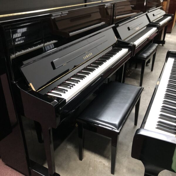 Yamaha U1J