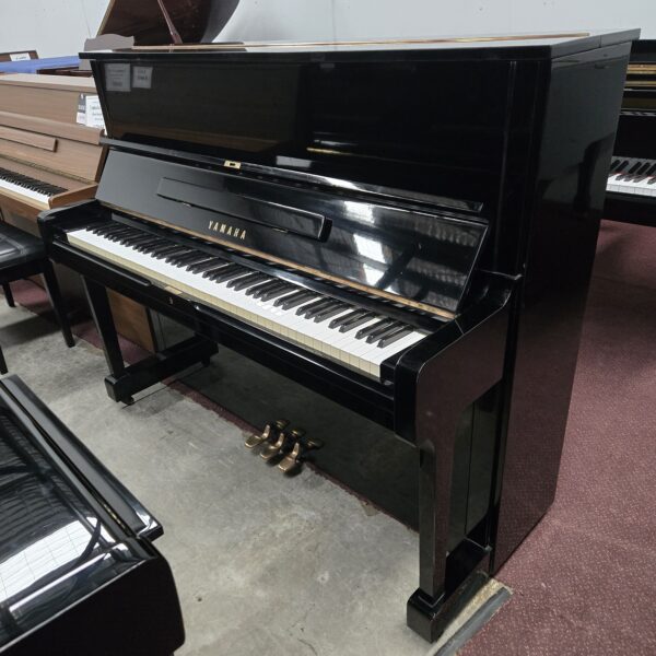 Yamaha U1G